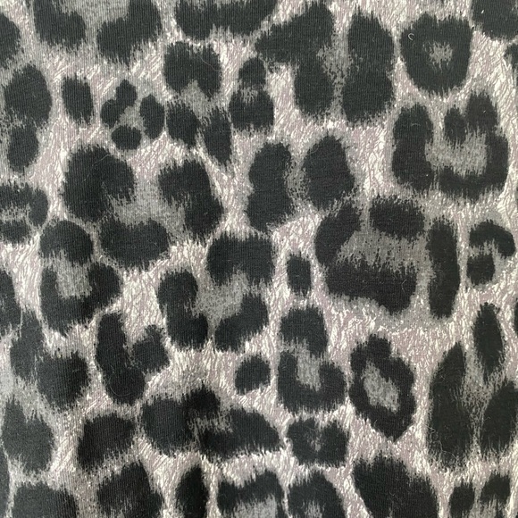 Leopard Print Turtle Neck Top - Picture 3 of 7